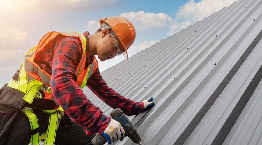 Expert top industrial roofings services in South English, IA